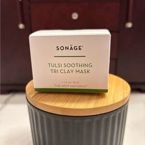 Tulsi Soothing Tri Clay Mask - White and Green - NIB